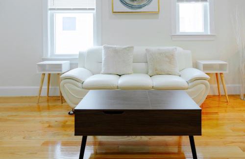 St. Marks Wohnung | 82 - 3BR Boston - Stylish Stay near MBTA