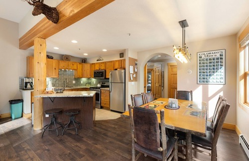 Keystone Eigentumswohnung | 8767 Trappers Crossing 4 Bedroom Condo by RedAwning