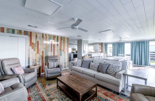 Grand Isle Haus | 8BR Beachfront w/Huge Deck | Walk to Sand + Kayak