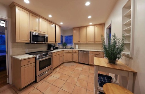 Sugar House Haus | 9 BEDS / SLEEPS 10+ — ICONIC SUGARHOUSE HOME