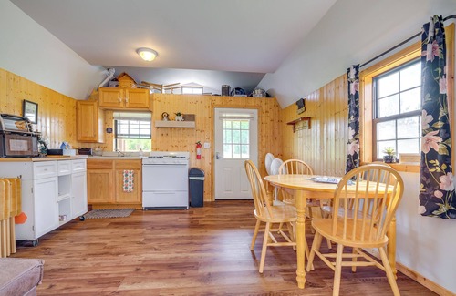 Central Lake Kabine | 9 Mi to Lake Michigan: Secluded Cabin Getaway