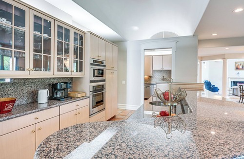 Saginaw Haus | 9 Mi to SVSU: Family Home w/Deck & Yard