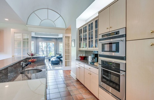 Saginaw Haus | 9 Mi to SVSU: Family Home w/Deck & Yard