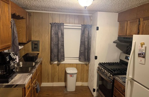 Pine Bluff Haus | 9 minutes to Saracen Casino! Cozy 3BR 1B Family Home with flat screen and wifi.