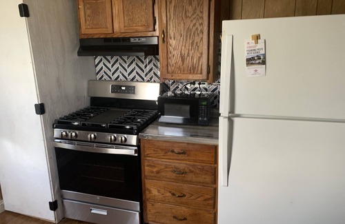 Pine Bluff Haus | 9 minutes to Saracen Casino! Cozy 3BR 1B Family Home with flat screen and wifi.