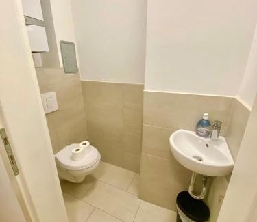 Grinzing Wohnung | 90 m2 Apartment with 2 Balconies & Free Parking