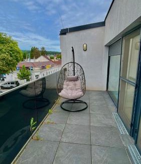 Grinzing Wohnung | 90 m2 Apartment with 2 Balconies & Free Parking