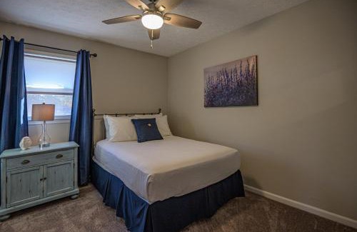 Addison Heights Haus | 941 Pine Manor