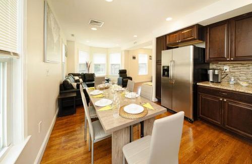Neponset - Port Norfolk Wohnung | 988 - 2 4BR Boston Cozy Getaway near Geneva Cliffs