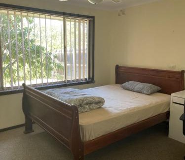 Bundoora Haus | a 别墅大床间毗邻公园和公交车站