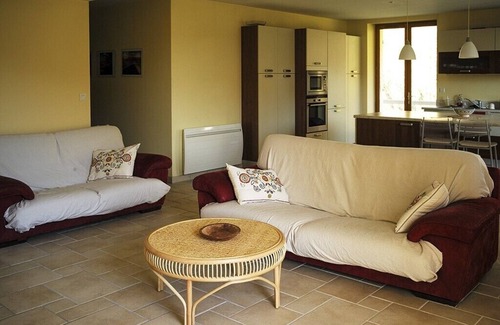 Bonlieu Wohnung | A balcony overlooking the Jura's most beautiful lake