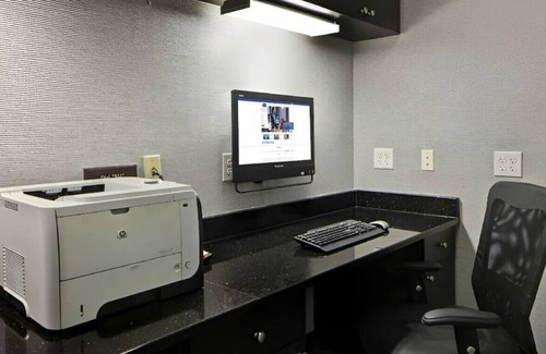 Woodstock Haus | A Beautiful and Excellent Place to Unwind! W/ Gym