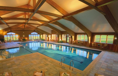 Moscow Villa | Eine wunderschöne österreichisch inspirierte Villa mit zwei Schlafzimmern in Stowe, Vermont!