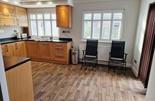 Hylands Haus | A Beautiful & Spacious 6 bedroom House. A perfect home for any group