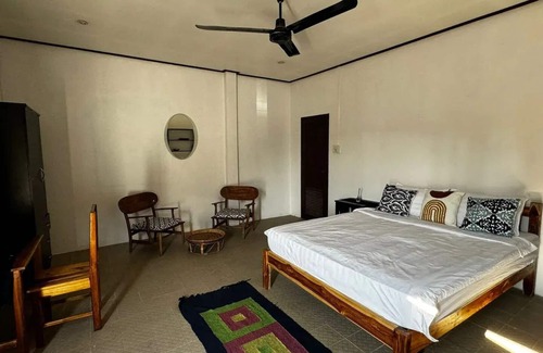 Luang Prabang Wohnung | A bedroom in a local area!