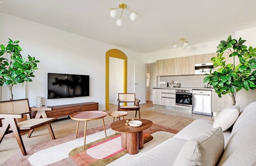 Clichy Wohnung | A Bright 3-BR/2BA in Clichy