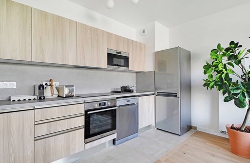 Clichy Wohnung | A Bright 3-BR/2BA in Clichy