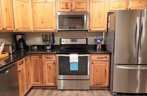 Sagle Haus | A/C LakeAccess GameRoom Xbox DogsOK kayaks paddleboards Private30'Dock Sleeps 14