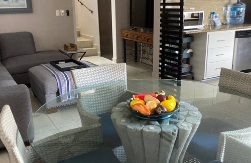 Los Cabos Haus | A Cabo Haven in a huge yard full of endemic trees and flowers (Pet Friendly!)