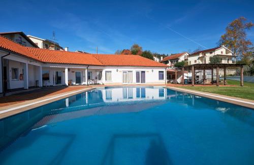 Santa Comba Dao Haus | A Casa Branca - with Pool & Jacuzzi