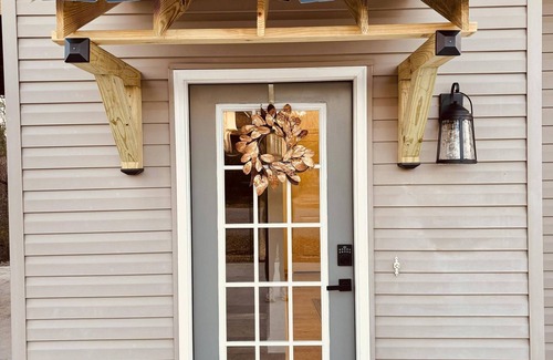 Hanceville Hütte | A charming cottage, recently renovated in a serene wooded area of Hanceville, AL