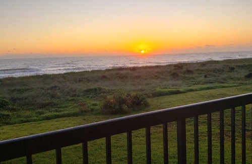 Vilano Beach Eigentumswohnung | A Charming Oceanfront Condo - 1/2 Meile nördlich von St. Augustinus