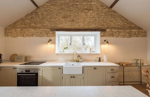 Chippenham Haus | A charming retreat nestled in the picturesque hamlet of Reybridge