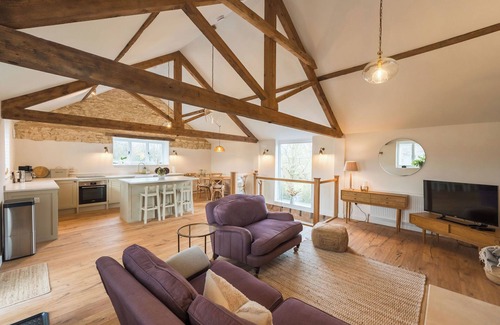 Chippenham Haus | A charming retreat nestled in the picturesque hamlet of Reybridge