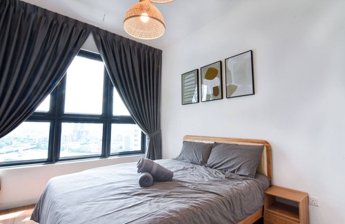 Taman Pertama Wohnung | A Comfy 3BR Apt Near Sunway Velocity, FREE Parking