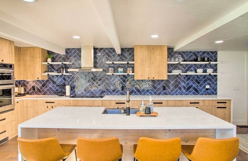 Twin Lakes Haus | A Contemporary Dream: Lakefront Rathdrum Oasis!