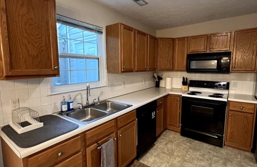 Cornerstone Haus | A cozy 2 bedroom townhome in Lynchburg close to Liberty University.