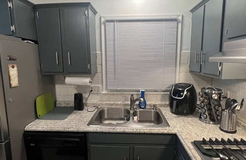 Chantilly Haus | A Cozy Master Queen Bedroom with Private Bathroom in a shared house