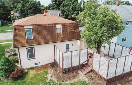 Adrian Haus | A cozy, quiet house minutes from Adrian College and Downtown