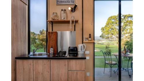 Dixons Creek Haus | A Dam Good View by Tiny Away