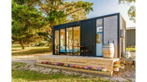 Dixons Creek Haus | A Dam Good View by Tiny Away