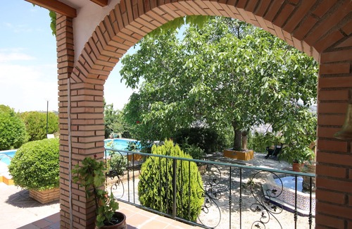 Torres Skihütte | Eine herrliche Anwesen von einem Kirschgarten umgeben und privatem Swimmingpool