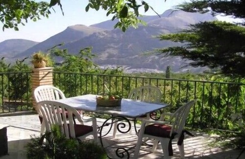 Torres Skihütte | Eine herrliche Anwesen von einem Kirschgarten umgeben und privatem Swimmingpool