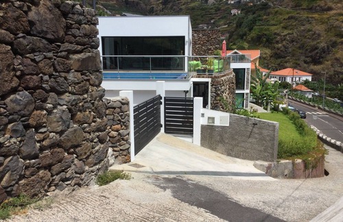 Canhas Haus | A dream: Tabua Lodge junction of VR1 East-West and VE4 North-South