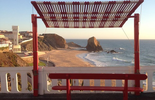 Praia de Santa Cruz Villa | Ein paar Meter von einem herrlichen Strand zum Surfen.