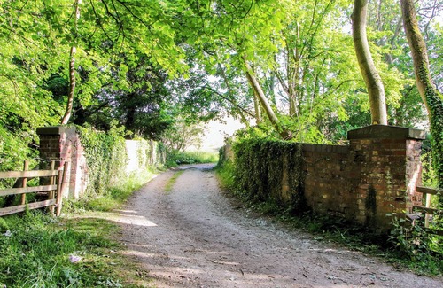 Brough Hütte | 2 bedroom accommodation in South Cave near Beverley