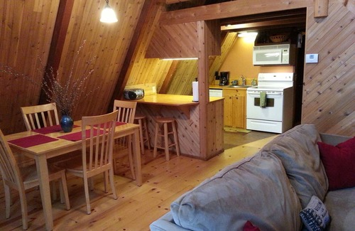 Sylva Kabine | A-FRAME LOG CABIN IN THE WOODS! -WIFI, Whirlpool, CREEK, Ansichten, Feuerstelle!