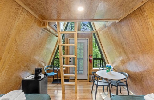 Pine Ridge Wohnung | WiFi - A-Frames Under the Canopy - Multi-Cabin Retreat in Red River Gorge, Kentucky!