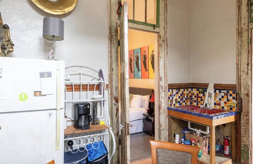 Treme Wohnung | A funky-chic one-bedroom apartment with a private entrance and a full kitchen.
