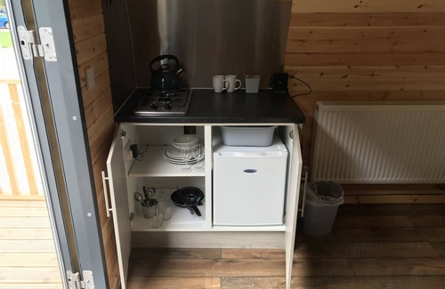 Abercwmboi Hütte | A glamping pod that sleeps 2 guests in 1 bedroom