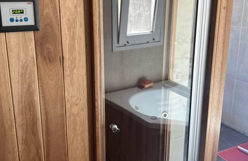 Cordoba Haus | A great room with a comfortable bathroom with hot tub