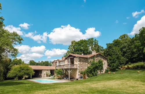 La Boissiere-en-Gatine Haus | A haven of peace in a restored mill