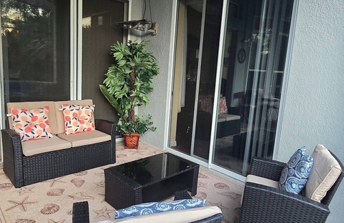 Plymouth Haus | A Hidden Gem, A Cozy 4-bedroom 3 bath house in gorgeous Apopka with WiFi, AC