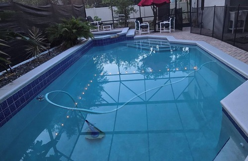 Plymouth Haus | A Hidden Gem, A Cozy 4-bedroom 3 bath house in gorgeous Apopka with WiFi, AC