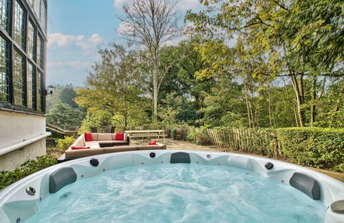 Builth Wells Haus | A house that sleeps 42 guests in 21 bedrooms