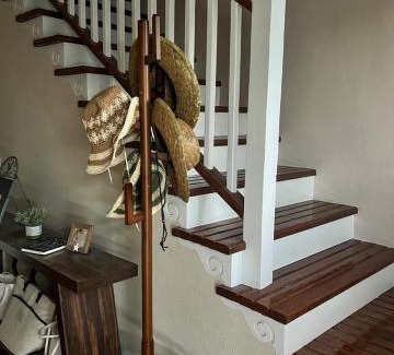 Gambier Wohnung | A Lofty Escape - 2BR Cozy Loft by Beach & Airport